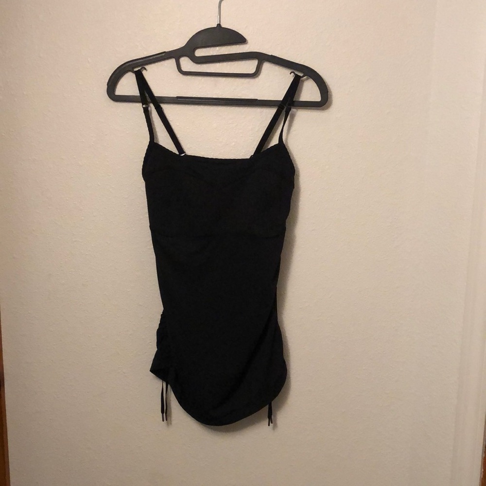 Lululemon black side cinch tank with built in bra